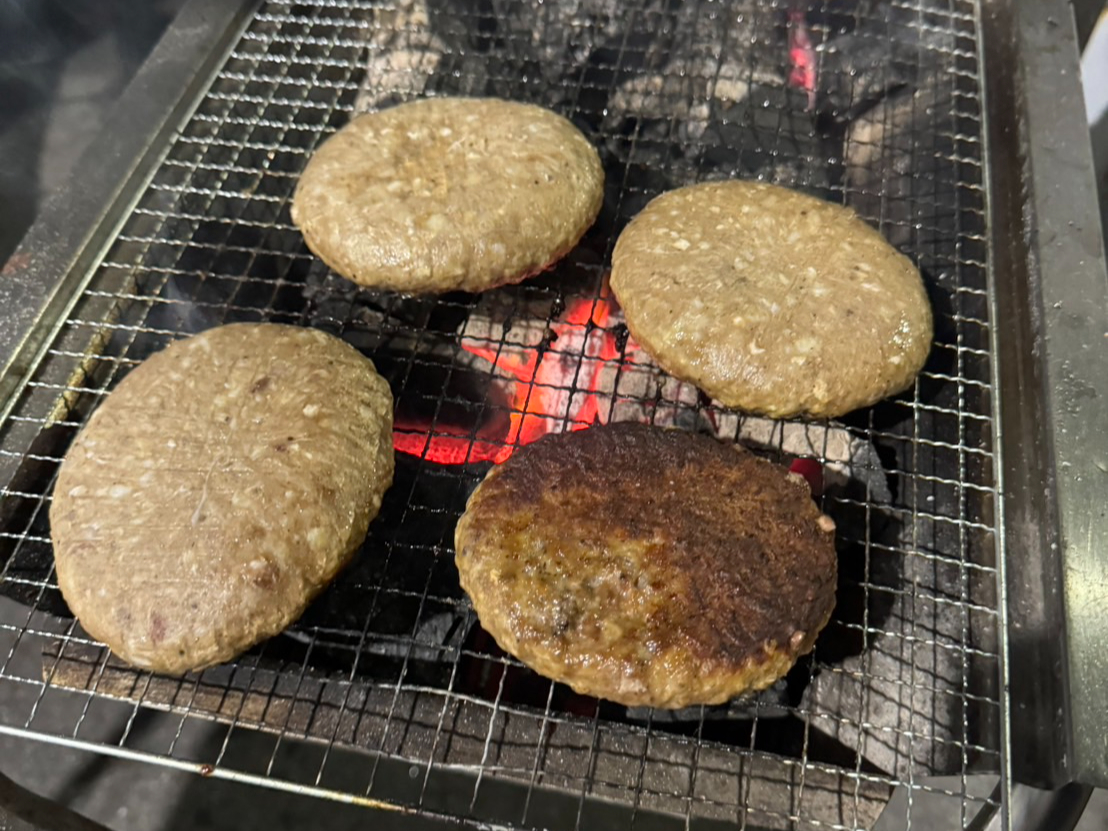 炭火焼ハンバーグはいかがでしょう
