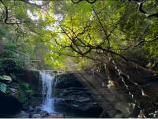 クーラの滝は神秘的です