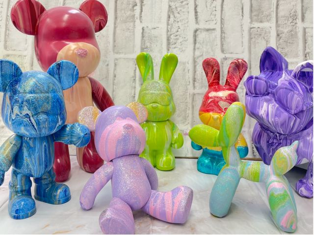 様々な種類のフィギュアを取り揃えてます。 自分だけのフィギュアを是非作りに来てください♪