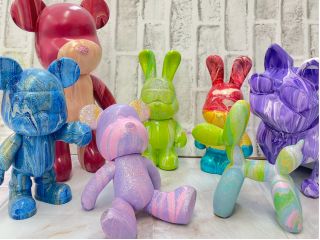 様々な種類のフィギュアを取り揃えてます。 自分だけのフィギュアを是非作りに来てください♪