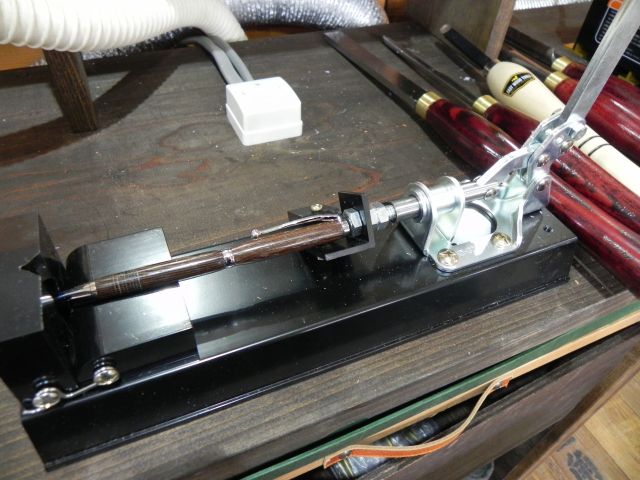 ペン金具の取り付け作業!いよいよペン本体の完成です!!驚く準備は出来てますか?(この作業はこちらで行います)