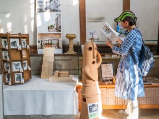 倉敷考古館では、地域の遺産や古代の工芸品を通して、倉敷の歴史と文化を深く学ぶことができます。美観地区散策と合わせて訪れるのにぴったりの場所です。