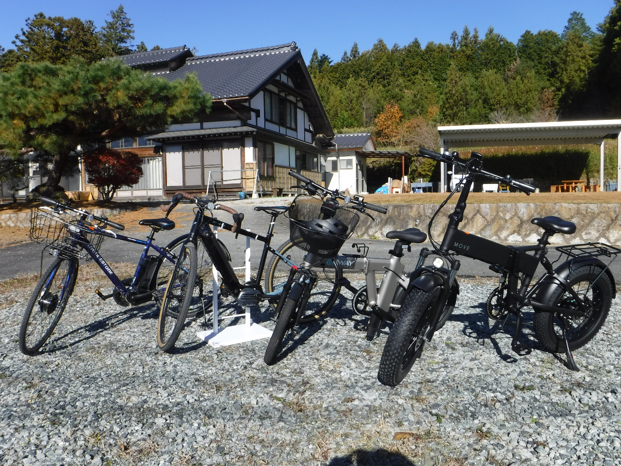 つくばい！ Highly Functional Hitachi Excavators - Reliable Performance