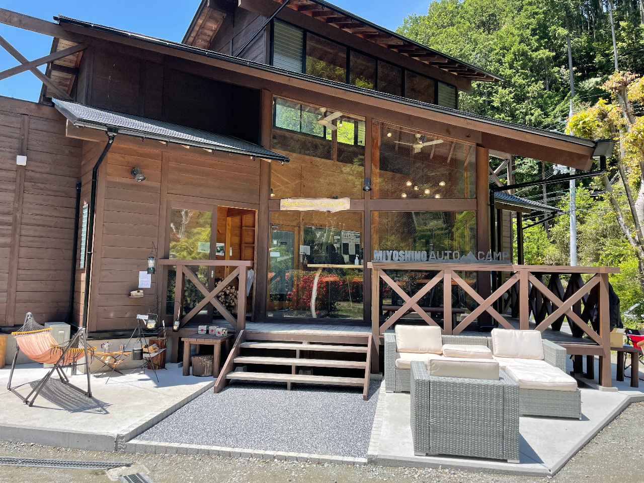 Ǘł̓JtFXy[XiWIFIp\jAX𕹐݂Ă܂