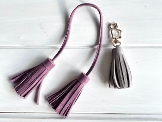 左:ダブルフリンジ ¥2,500 / 右:フリンジチャーム ¥1,000