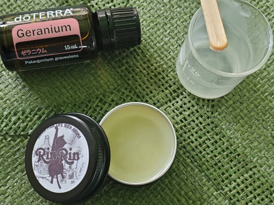 ハンドクリームも2種類ご用意しており、サラッとしたクリームが良い方用と水仕事多めで油分がしっかり残るタイプのオーガニックなハンドクリームが作れますよ!