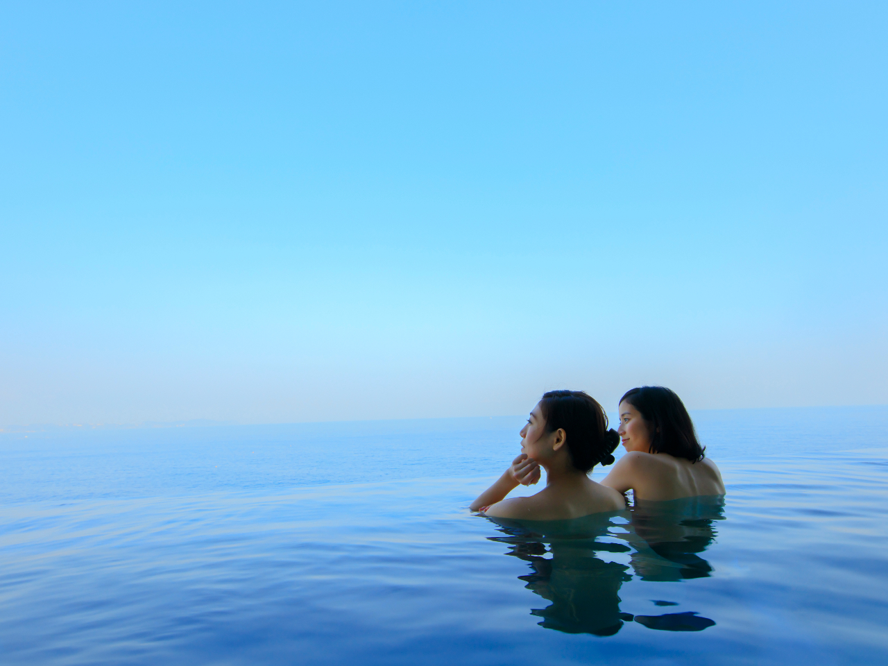 相模灘を一望できる日本最大級の立湯が皆様を非日常へお連れします。