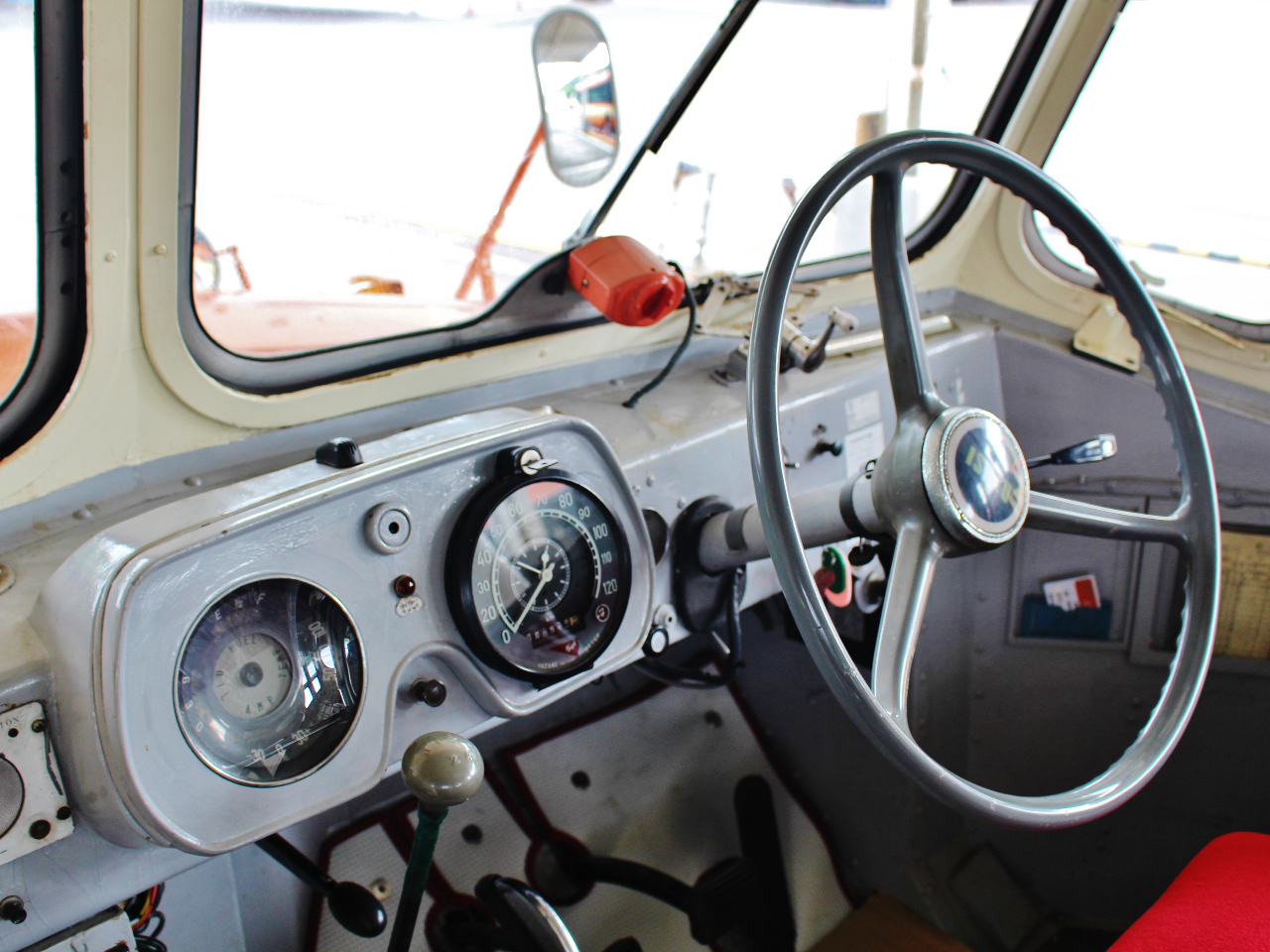 �{���l�b�g�o�X�u�ɓ��̗x�q���v