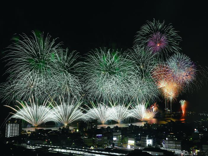 �y�񋟁F�ɓ��s�ό�����z