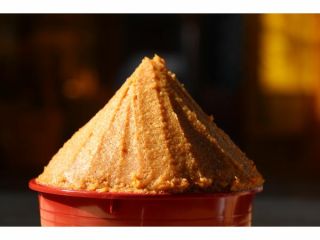 手作り味噌は美味しく熟成するまで6〜8カ月かかります。このプランではお客様が仕込まれた味噌を当店でお預かりし、美味しくなってから発送させていただきます。