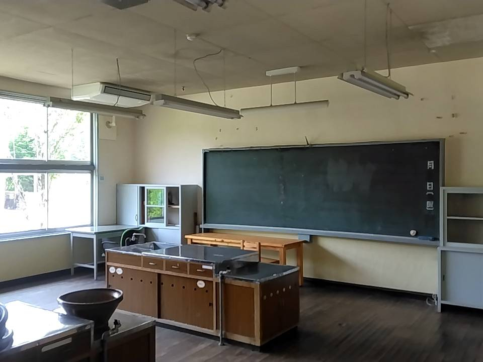 ���㔔�����w�Z�̉ƒ�Ȏ��Ő��k�ɂȂ����C���ŏ����Ɓ@���ш�O�̔��y�̎��Ƃ��󂯂Ă��������܂��B�t���̔��y�̐_�l�@���򕐕v�搶���`�̎��Ƃł��B