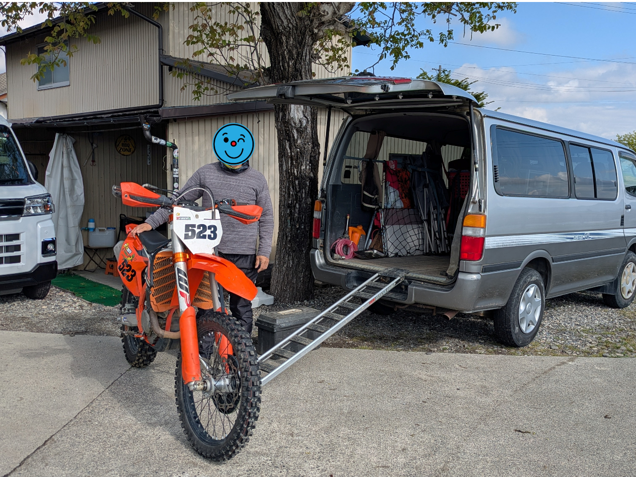 愛車のバイクを保管(一泊500円/台)できます(隣のガレージBBQ施設内 一泊500円/台)