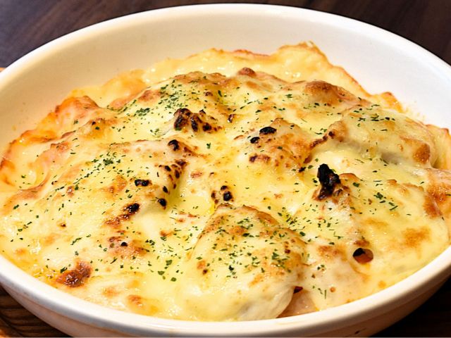 11月メニュー/鶏胸肉と玉ねぎのクリームチーズペンネグラタン トマト風味