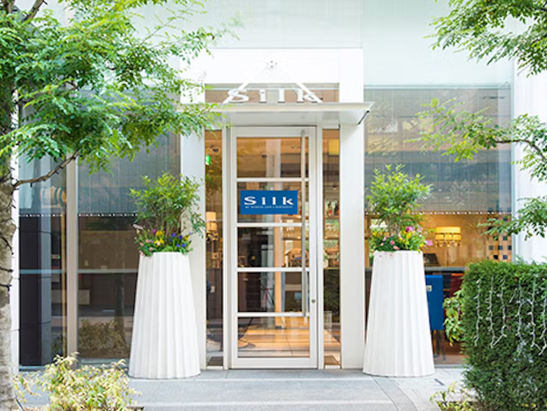 【人気No.1!国産牛ハンバーグステーキランチ】時間無制限!お得なサラダバー&ド...