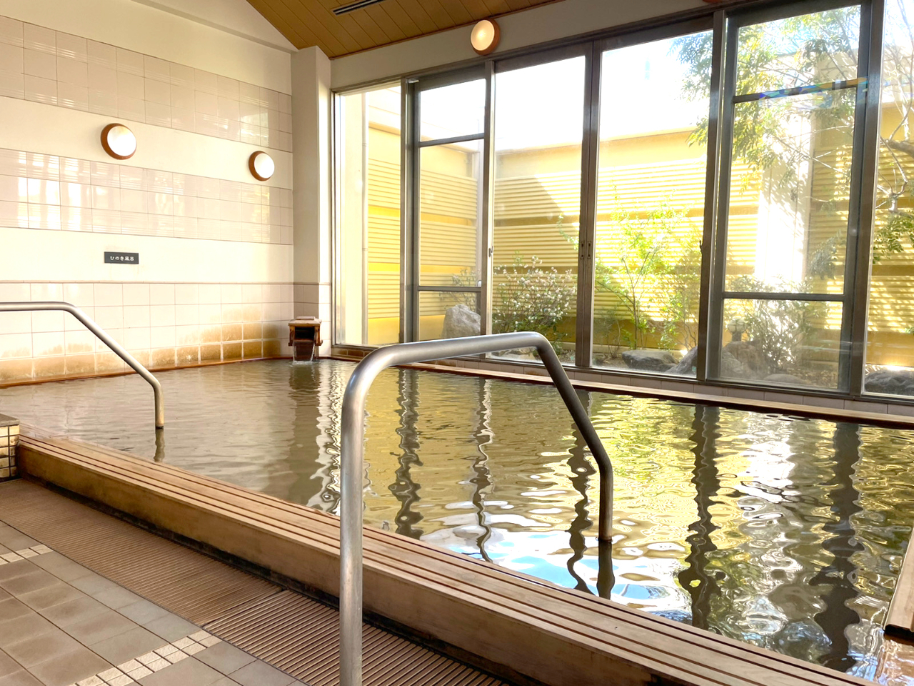 いやしの湯 内湯 ひのき風呂
