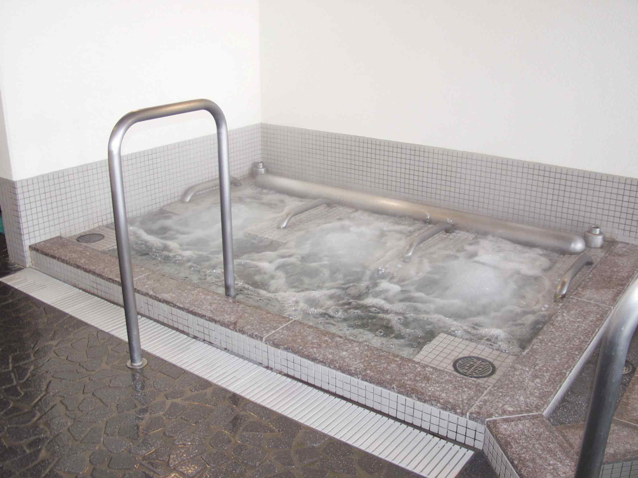 Q A̎ĥ̔Â̐c烊bNXł܂B