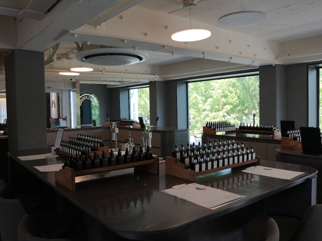 韓国から初上陸したLumiere Parfumはソンス、ホンデ、ヨンナムなど若者に人気なホットな街に店舗を構えています。