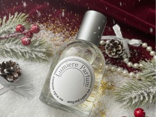 香料選択・調香・配合、これらの作業を動画を視聴しながらセルフで行っていただきます。