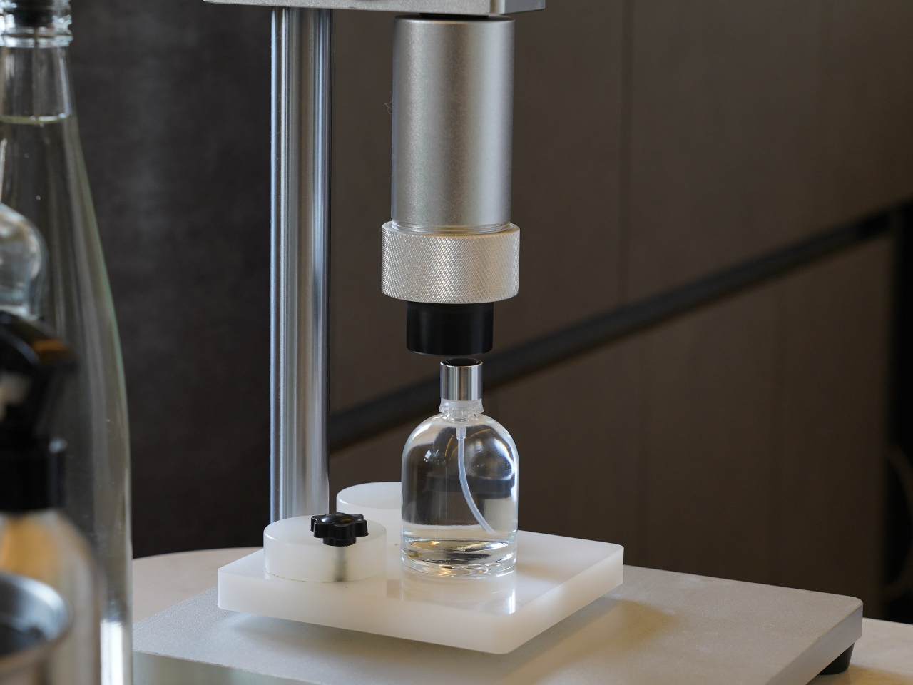 �����I���E�����E�z���A�����̍�Ƃ𓮉���������Ȃ���Z���t�ōs���Ă��������܂��B