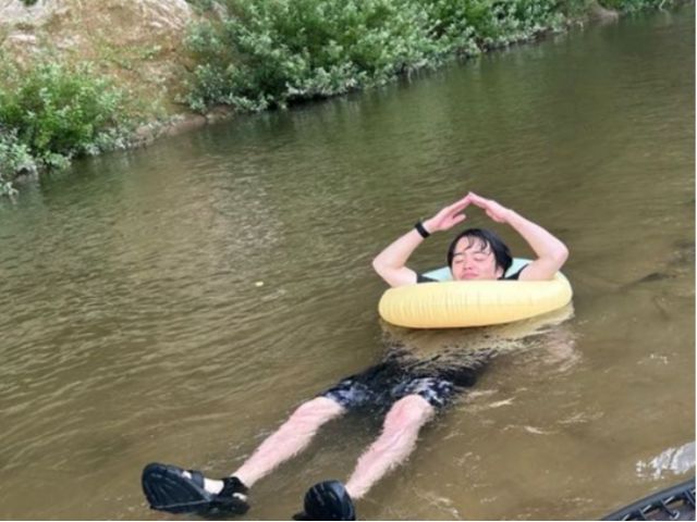 好きなグッズを持ち寄って川遊びもできます!自由に楽しんでください!