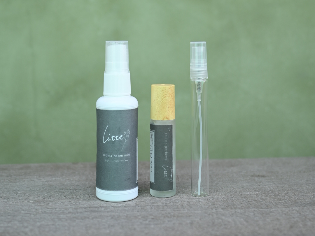 アロマスプレー(左)、ロールオン(真ん中)、香水(右)が15分ほどで作れます。