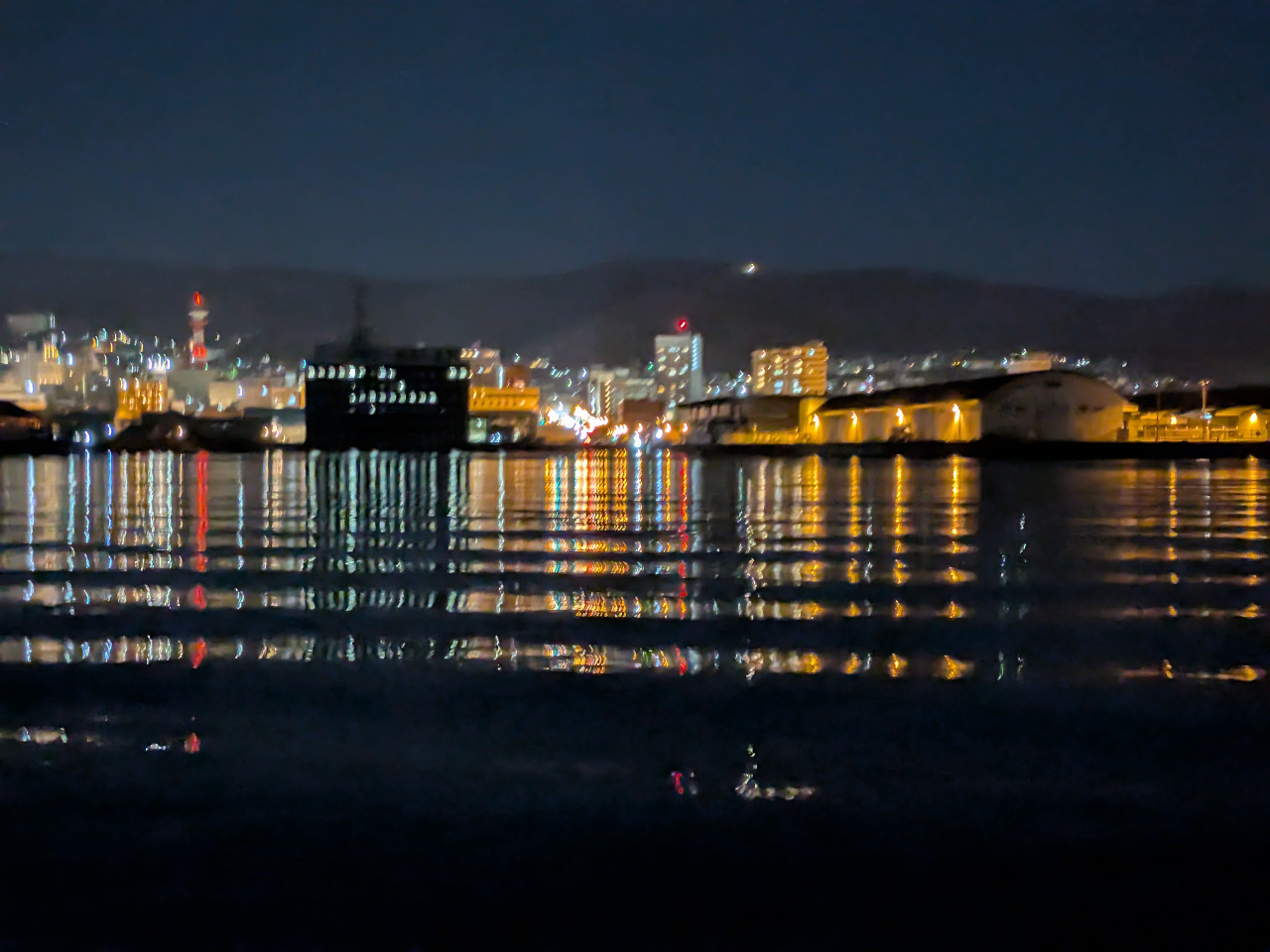 湾内からの夜景が楽しめます