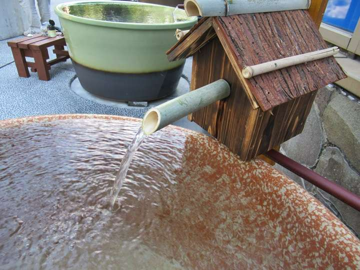 〜陶器風呂(薬湯)〜季節に応じ様々な薬湯をお楽しみいただけます。