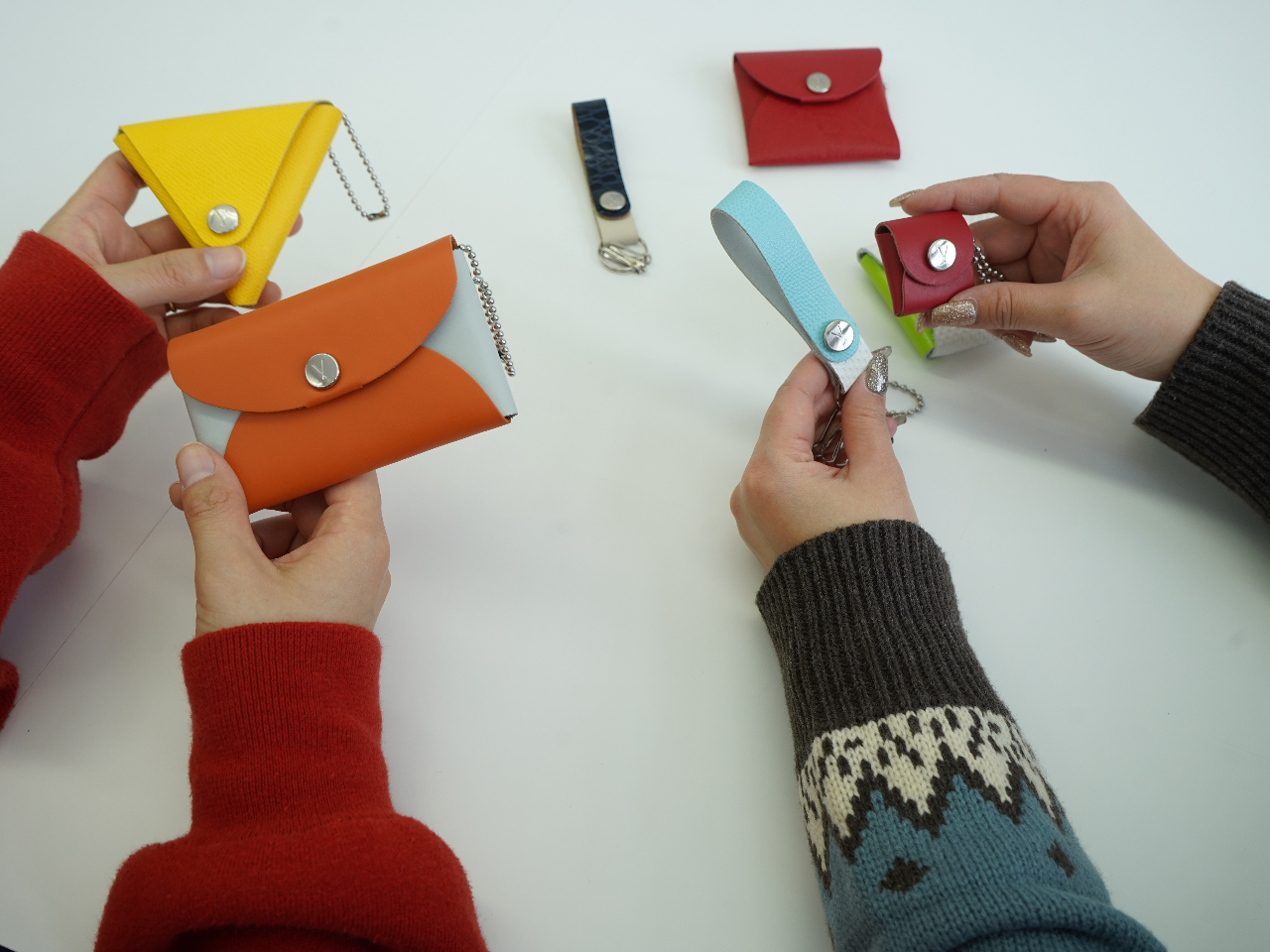 縫わないレザークラフト体験】ミニマルコインケースorキーホルダーを作ろう！!トントン叩いて完成♪小さいお子様も製作可能です！/yezoLABO  エースラゲージ北海道富良野本店 - じゃらん遊び体験