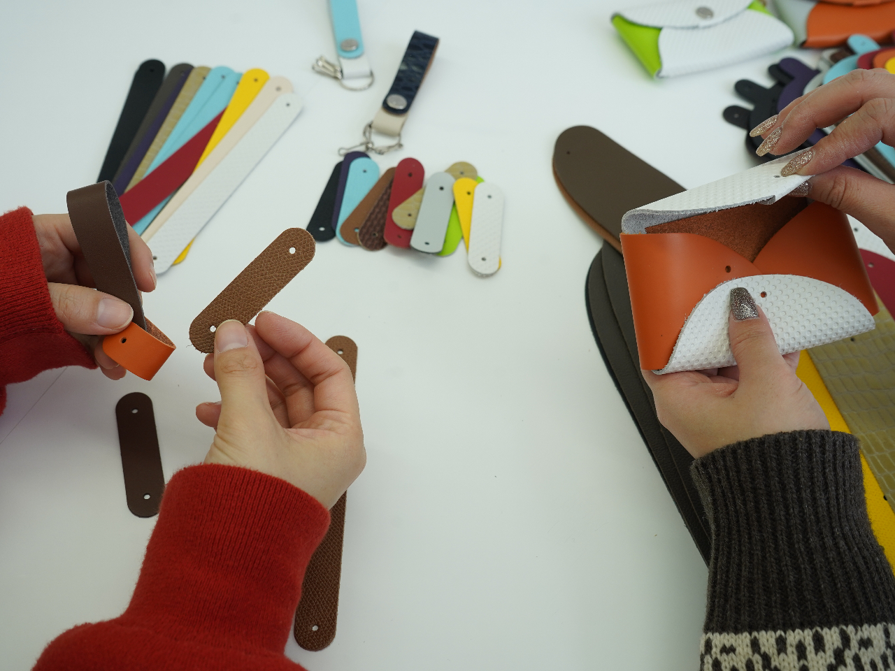 縫わないレザークラフト体験】ミニマルコインケースorキーホルダーを作ろう！!トントン叩いて完成♪小さいお子様も製作可能です！/yezoLABO  エースラゲージ北海道富良野本店 - じゃらん遊び体験