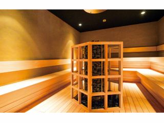 ストーブの上で暖められたサウナストーン(香花石)に水をかけて蒸気を発生させるサウナです。80℃前後なので、熱いのが苦手な方にもおすすめです!