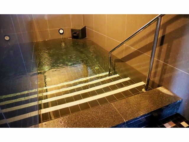 サウナで身体が温まったらキンキンに冷えたシングル水風呂へ!