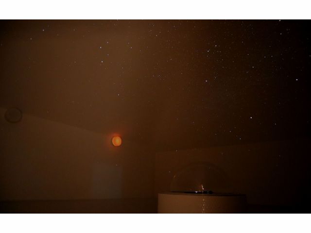 岩盤浴「星」(プラネタリウム)