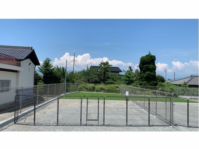 プライベートサイトは人工芝付き!