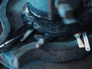 工場見学では西日本で唯一の染付用絵具の呉須の製造工場をご覧いただけます♪