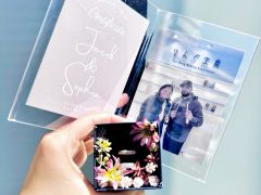 豪華ノベルティーをプレゼント!2面フォトスタンドにはお名前入り証明書と記念写真をお入れさせていただきます。リングBOXもお花をデコレーションしていただきます。