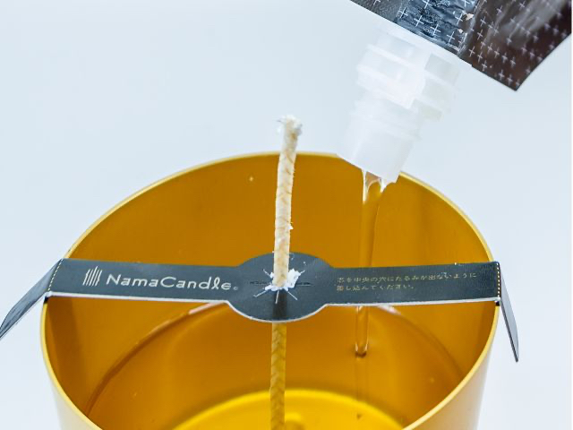 生キャンドルは特許取得の専用パウチパックを使用して作れるアロマキャンドルです。