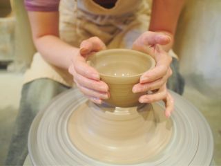 電動ろくろで本格的な器作りに挑戦!