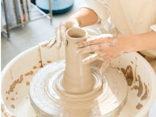 電動ろくろで本格的な器作りに挑戦!