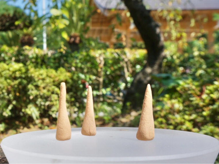 本体験で作ったコーンは、ご自宅で乾燥させた後火をつけて香りをお楽しみください。