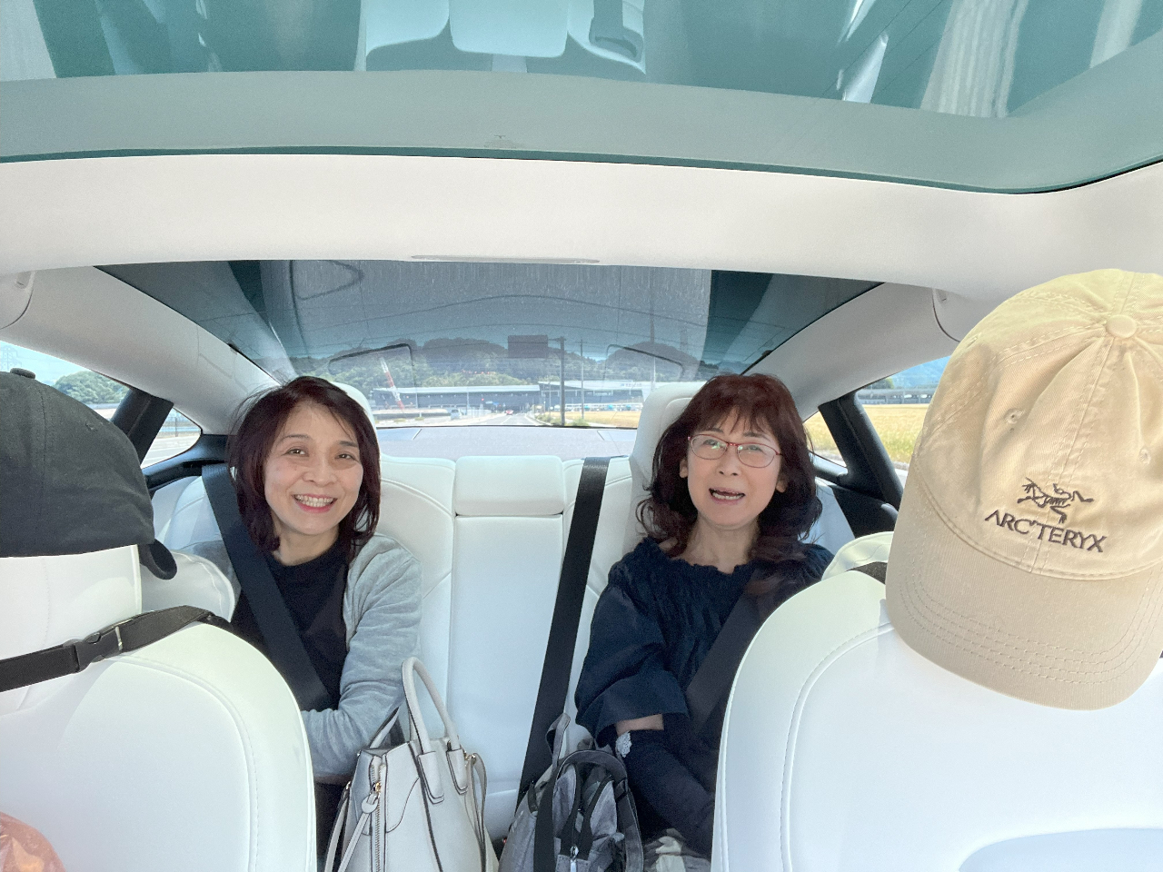 eXԂ̃bNXLXƂ㕔ȂŉKȈړI