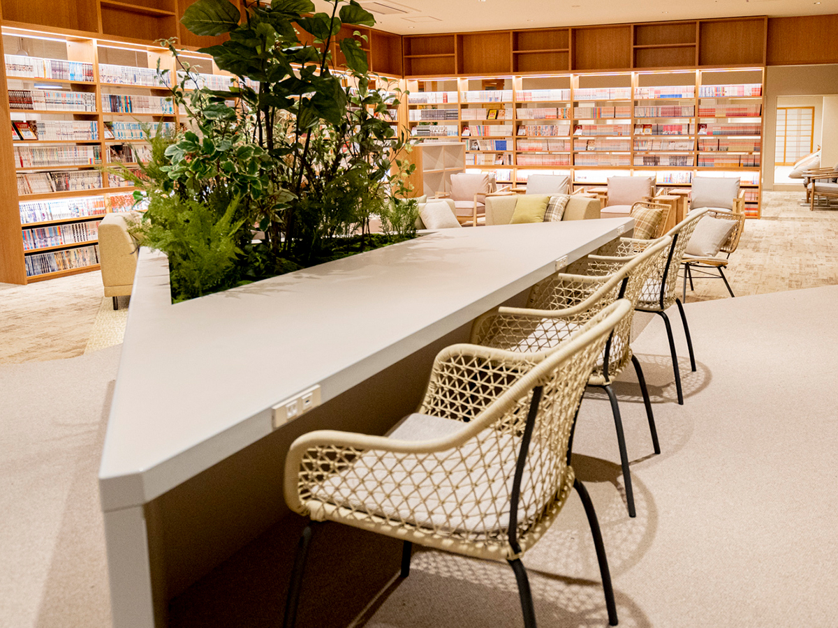 キッズスペース、Wi-Fi完備、充電環境も充実していますので、安心してお過ごしいただけます。コワーキングスペースとしてもご利用いただけます。