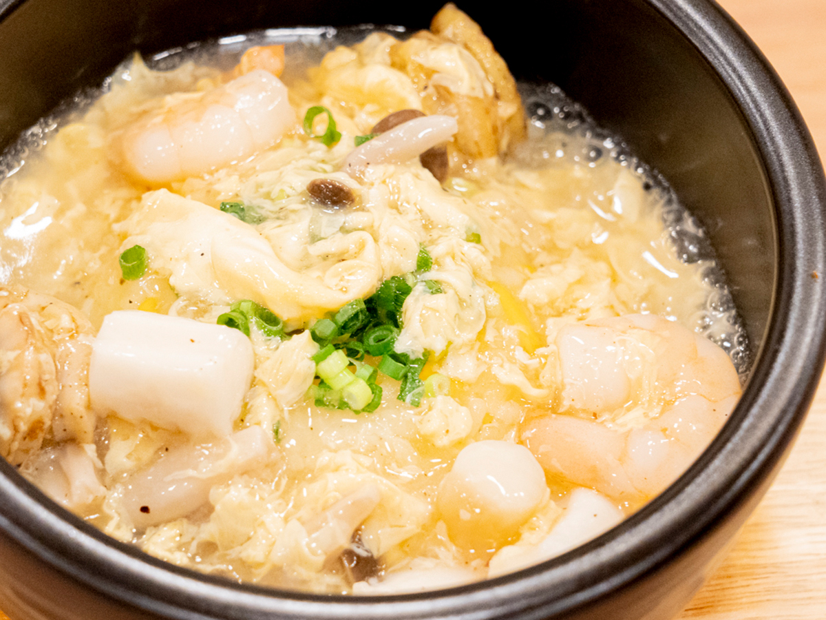 2階レストラン " ととのうキッチンmoimoi " では、「ボタニカルメニュー」や「サウナ飯」など豊富なメニューを取り揃えています。