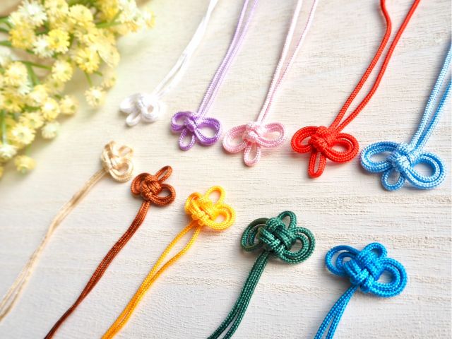好きな色の紐を選んでいただけます♪