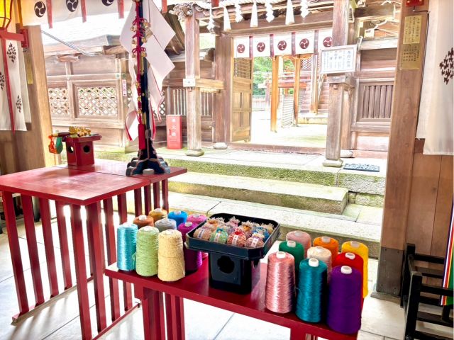 お守り袋を作るための糸はもちろん、道具やワッペン、お守り紐なども全て神社で事前にご祈祷済です♪