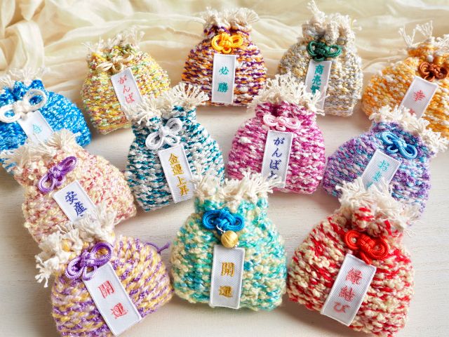 【織物×お守り作り体験】好きな糸、ワッペン、紐を選んで世界に一つだけのオリジナルお守りを手作りしよう♪