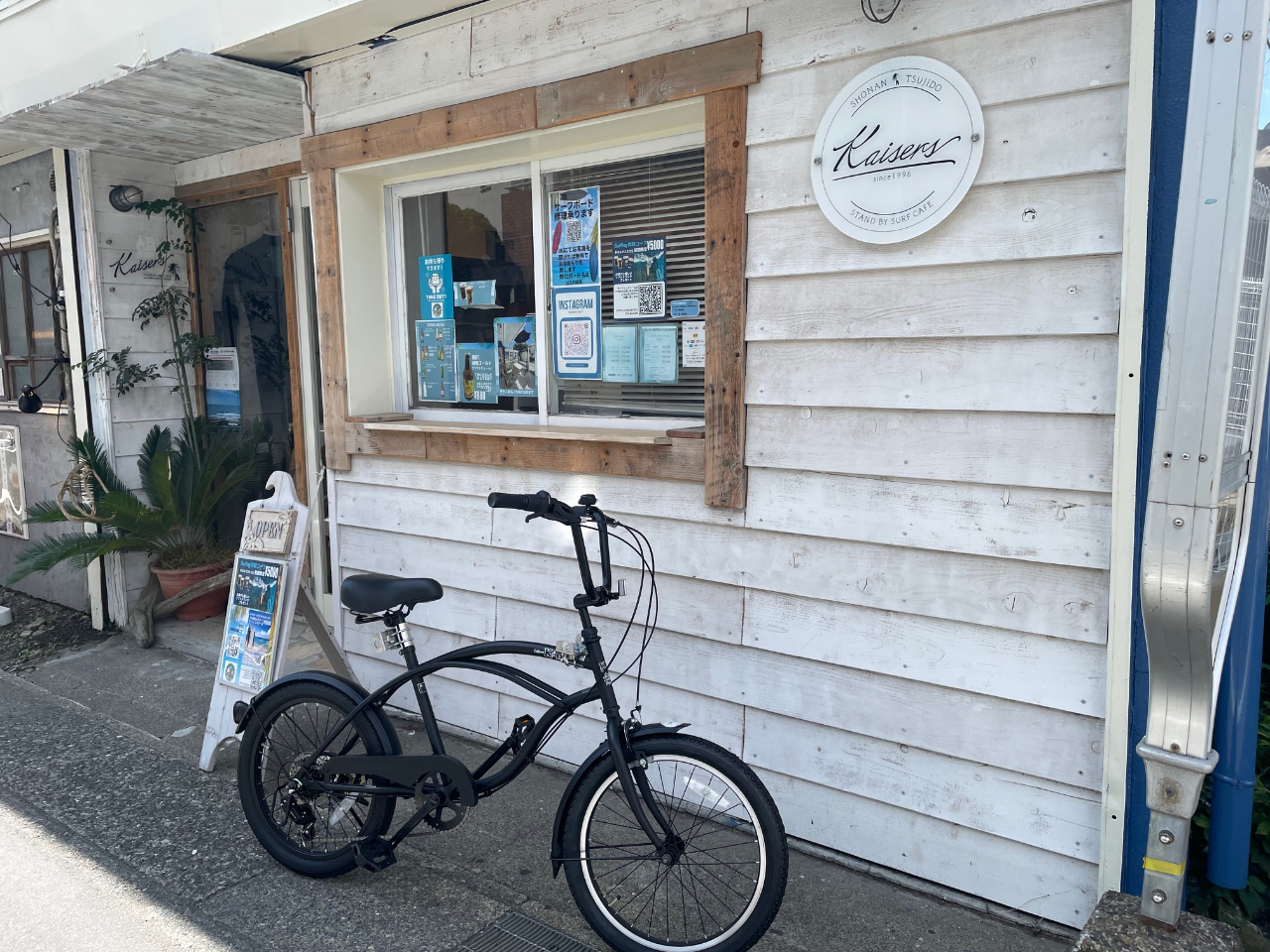 KAISERS STAND BY SURF CAFE shop入口