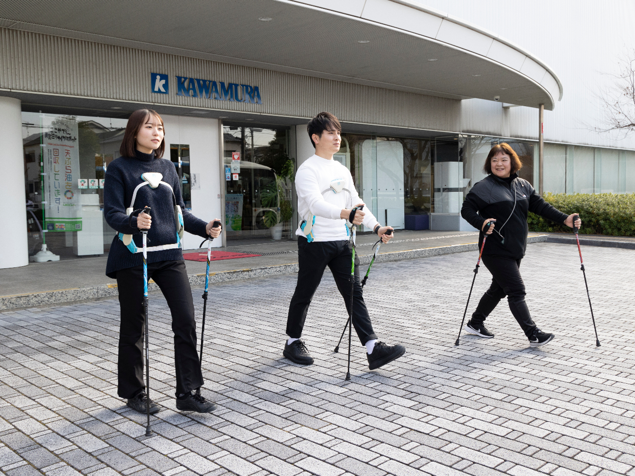 ノルディックポールは持っているけど使い方がよくわからない方にお勧めのプランです 一緒に体幹訓練機器トランクソリューションを装着して歩いてみましょう