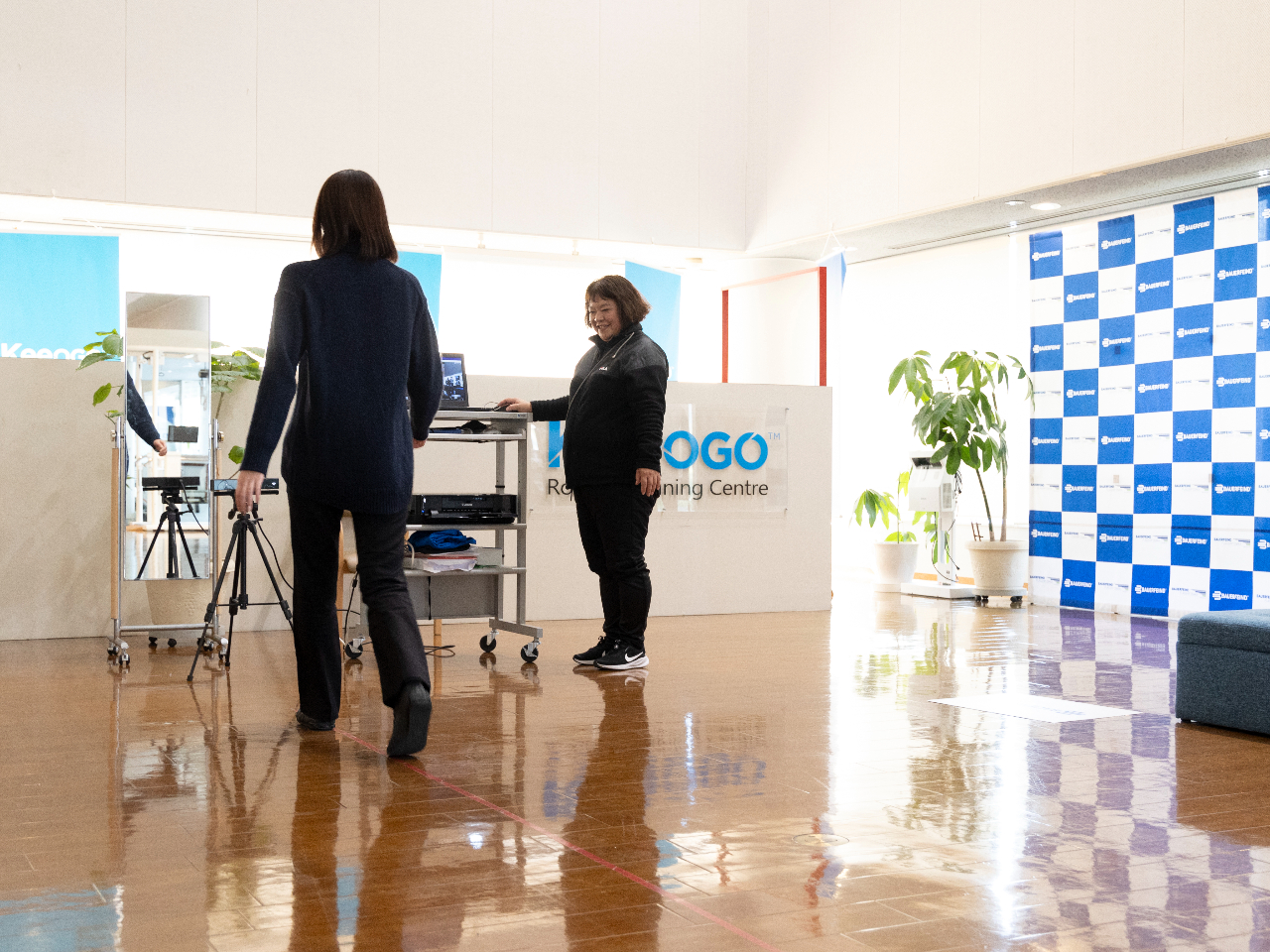 体験前後で2回歩行年齢を測定ます