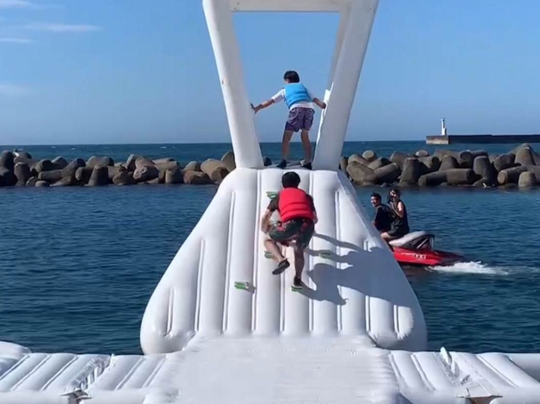 島根・大田市久手海水浴場】飛ぶ！滑る！登る！夏限定ウォーター