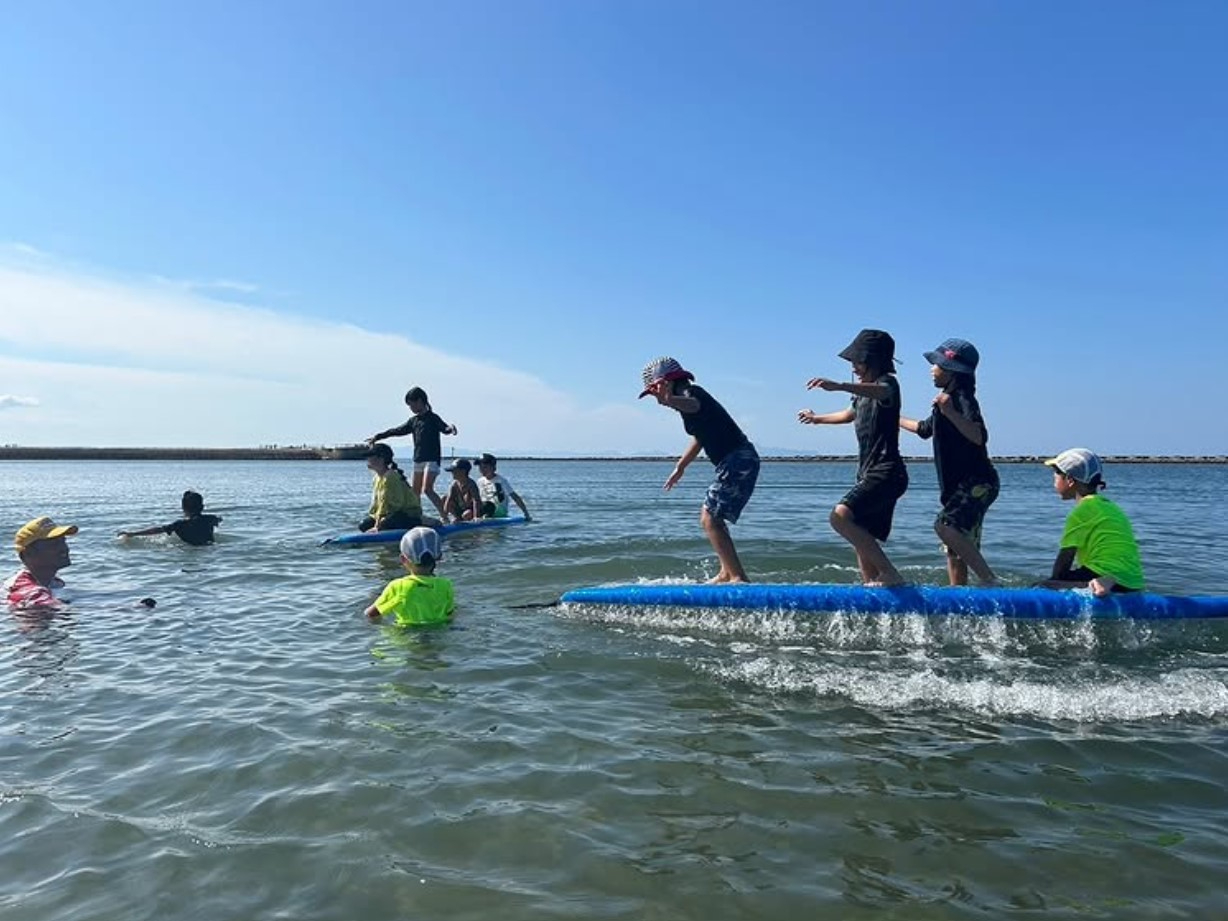 雄大な海「江口浜」でSUP体験♪GoProでの写真データお渡しも可♪
安全に配慮された内容なので未経験・初心者の方でも安心♪
カフェ併設の為、開店日には美味しいと楽しいが体験できるお店♪